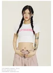 Camiseta de verano para mujer, estilo retro americano, cuello redondo, manga corta, diseño de chica sexy, corte en el ombligo, moda. — foto 4