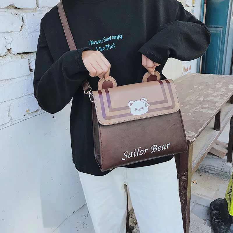 Bolsa mensageiro japonesa estilo soft girl com urso marinheiro fofo de desenho animado. Leve seus pertences com charme kawaii e praticidade. — foto 1