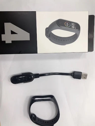 Title 4, Smart Bracelet for fitness tracking with heart ...