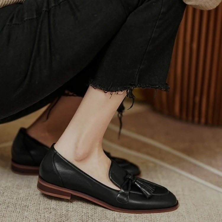 Title 5, Damskie buty retro ze skóry z frędzlami i niski...