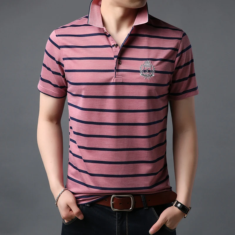 Camiseta polo casual masculina de manga curta e listras finas, leve e confortável para o dia a dia e para o verão. — foto 1
