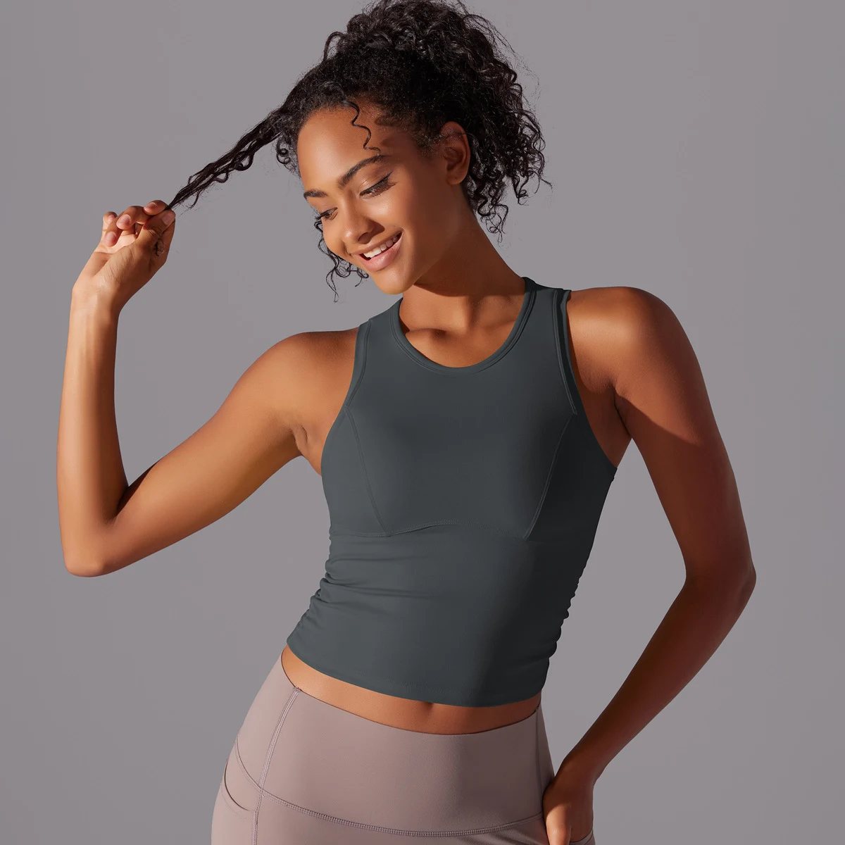 Canotta Sportiva Lunga da Donna ad Alta Elasticità con Imbottiture al Seno Offre Supporto e Comfort Ideale per Allenamenti e Fitness — foto 4