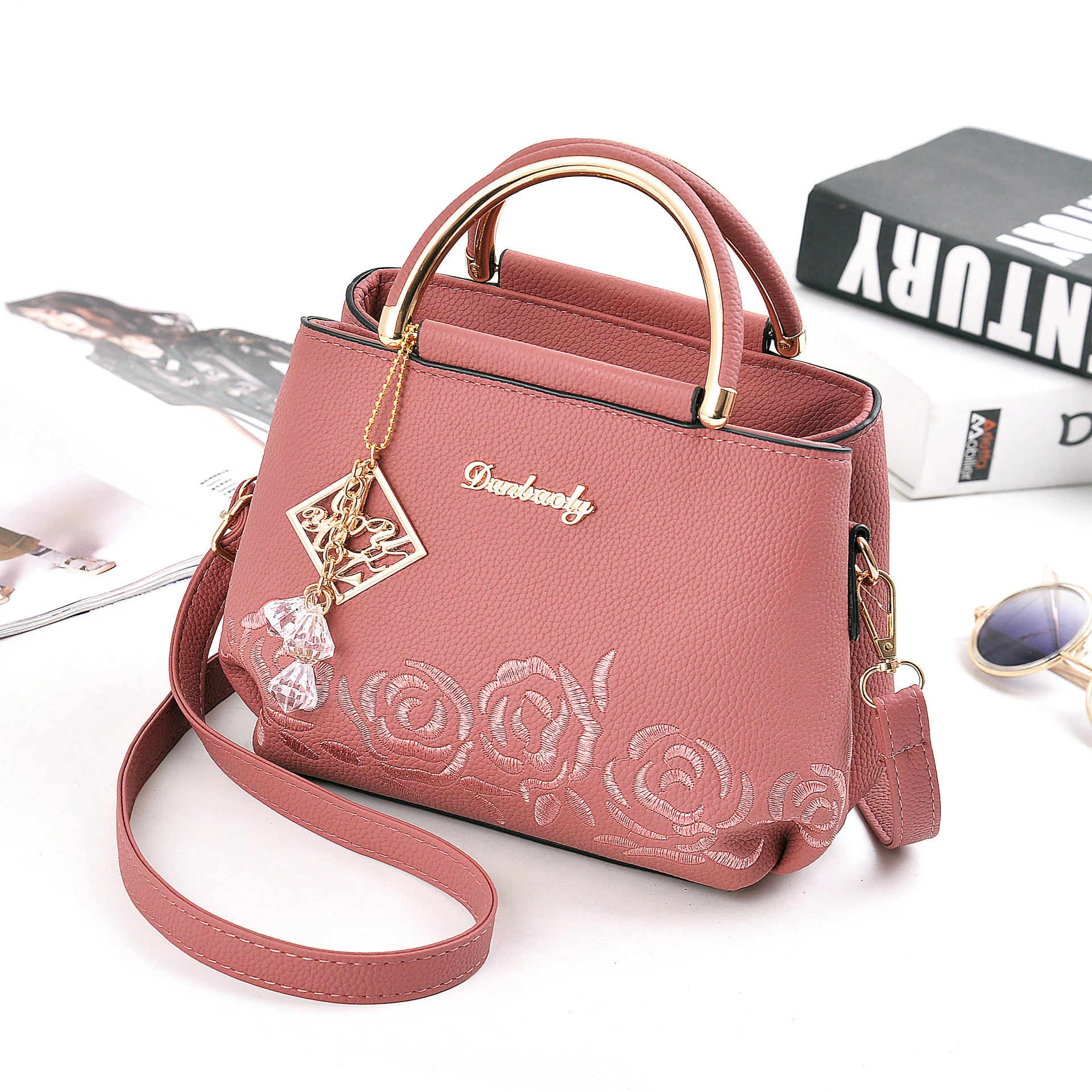 Bolsa de mão PU bordada, venda direta superior, moda primavera/verão. Design elegante com detalhes em ferro, ideal para festas e eventos especiais. — foto 12