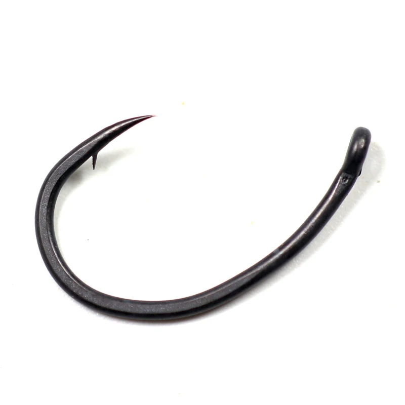 Ami da pesca nero opaco con pancia larga e angolo obliquo. Cattura più pesci con questo amo resistente e discreto. — foto 6