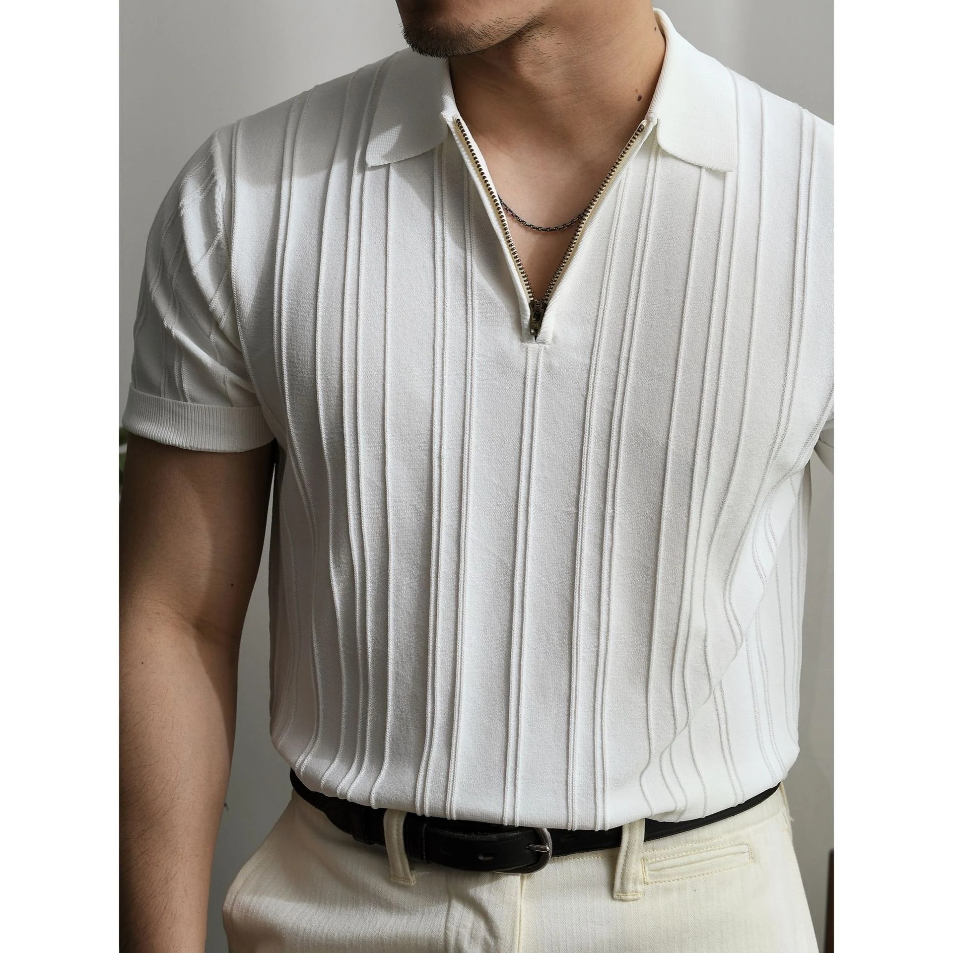 Camisa polo masculina de manga curta com zíper, malha, solta e com gola. Perfeita para um visual casual e confortável. — foto 6
