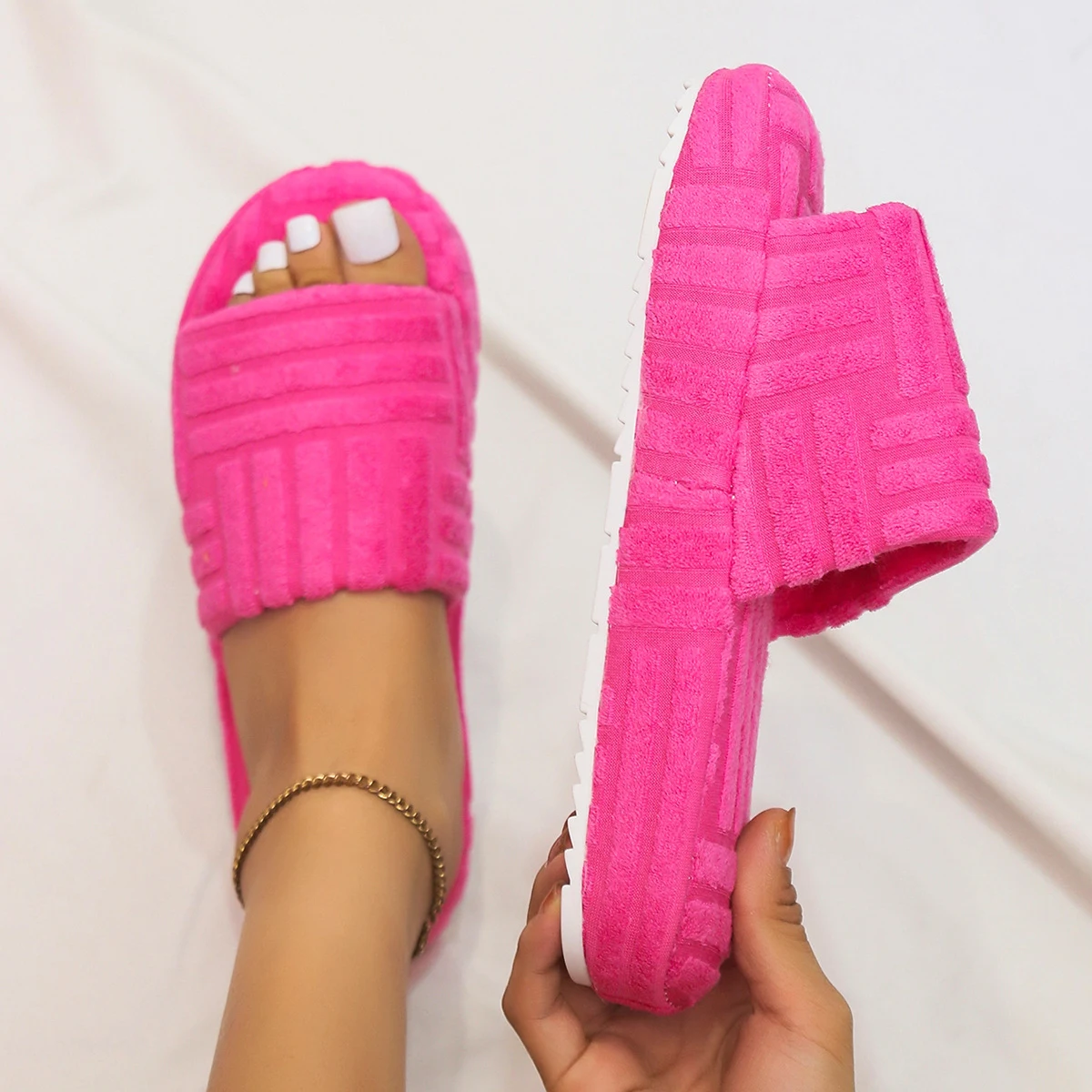 Title 1, Chinelos de Casa Femininos Sola Grossa Peep Toe...