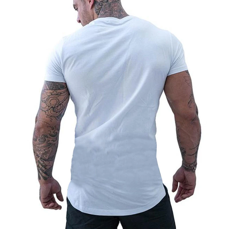 Camiseta masculina de gola redonda e manga curta, essencial para o seu guarda-roupa. Confortável, leve e perfeita para uso diário e diversas ocasiões. — foto 1