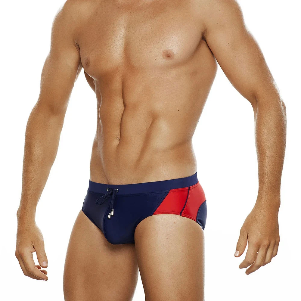 Costumi da bagno triangolo estivi alla moda con colori abbinati per uomo in Europa e America. Perfetti per l'estate. — foto 11
