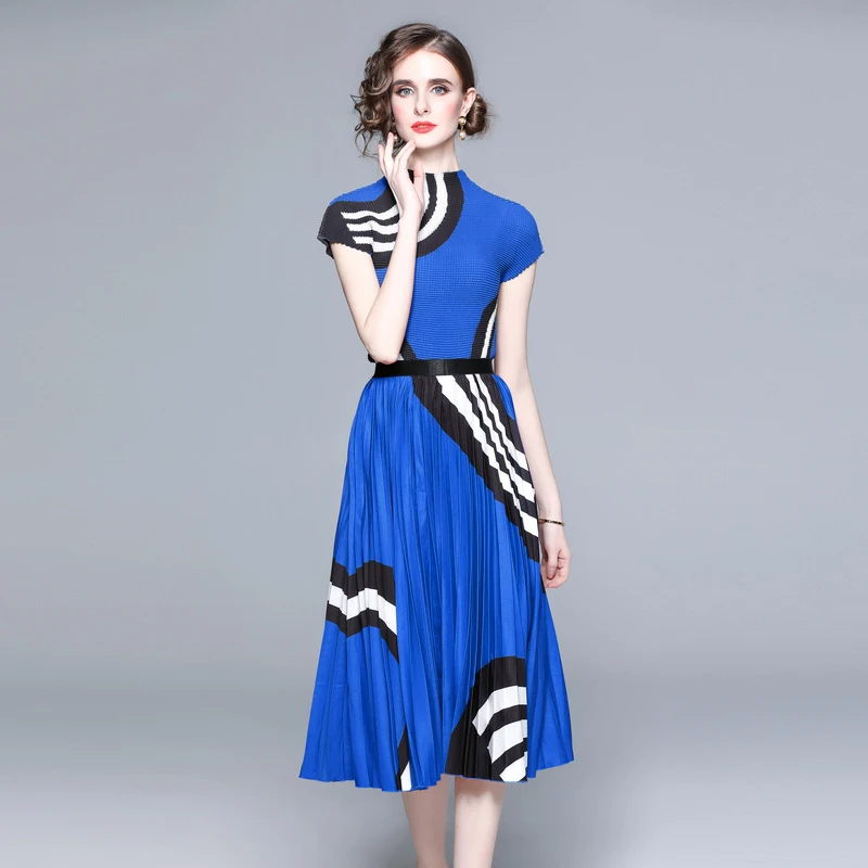 Title 4, Loose Short-sleeved Top High Waist Pleated Skir...