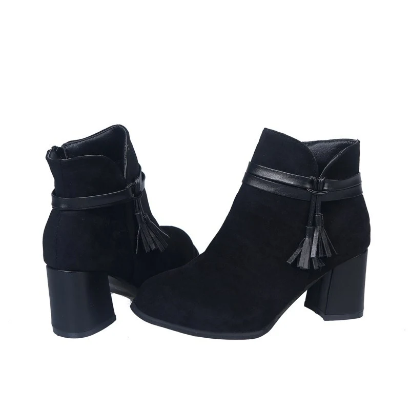 Botas femininas de cano baixo com fivela e bico redondo, conforto e estilo para seus looks diários, perfeitas para diversas ocasiões. — foto 2