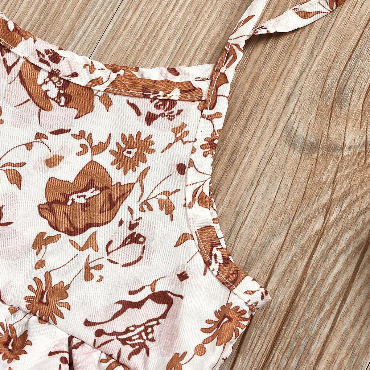 Novas calças florais com alças, perfeitas para um visual fresco e confortável. Ideal para primavera e verão, combine estilo e liberdade. — foto 10