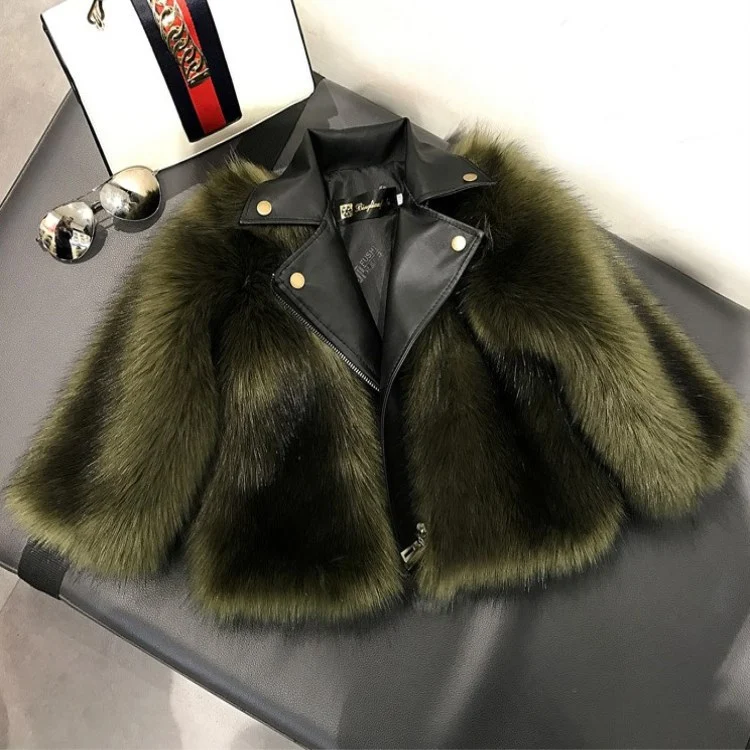 Kinder wollen trui imitatie vossenbont jas. Warm en zacht, ideaal voor de winter. Comfortabel, stijlvol en beschermt tegen de kou. — foto 1