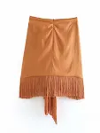 Saia de cintura alta com franjas para um visual fashion. Ideal para valorizar a silhueta e adicionar um toque de estilo e movimento ao seu look. — foto 5