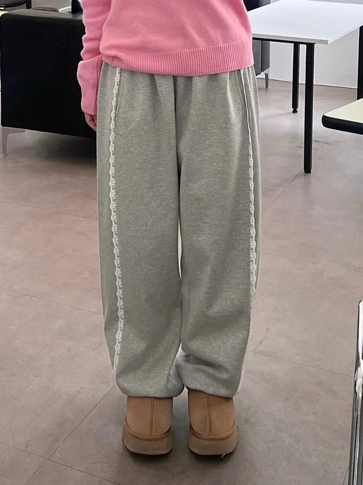 Calças Casuais Esportivas Femininas de Renda com Bolsos. Conforto e estilo para o seu dia a dia. Perfeitas para atividades e momentos de lazer. — foto 16