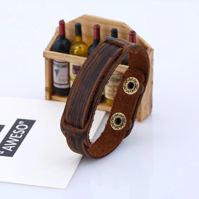 Title 2, Pulseira de couro