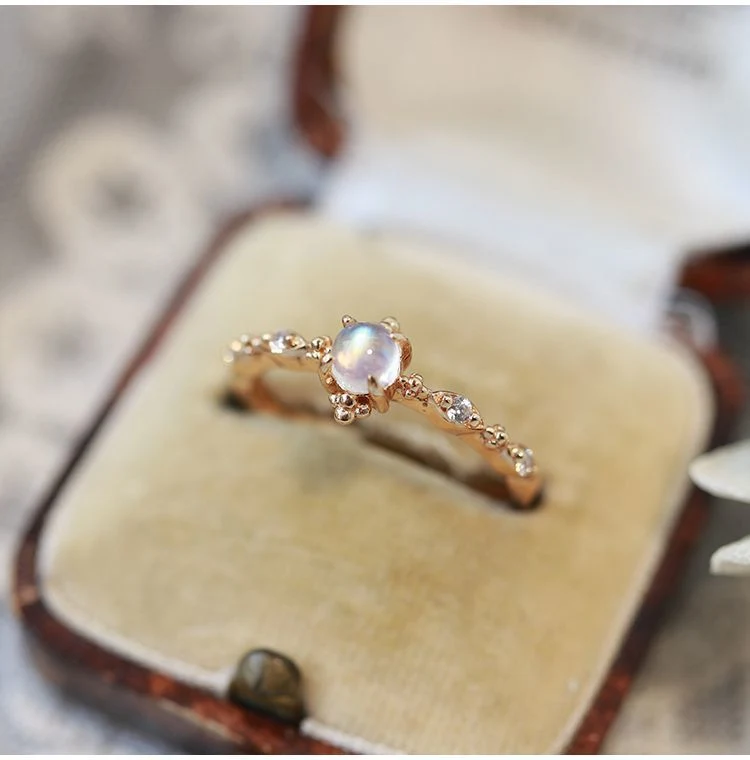 Anel de prata S925 com pedra da lua azul natural, design retro e luxo leve. Simples e elegante, perfeito para um toque especial. — foto 11