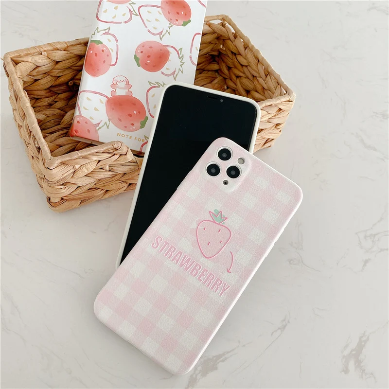 Title 5, Etui Lattice Strawberry do iPhone 12 kompatybil...