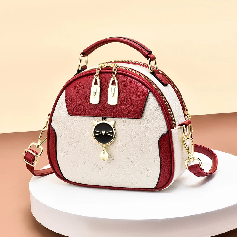 Bolsa de ombro feminina com relevo simples Elegância e praticidade para o seu dia a dia. Design moderno e funcional, perfeita para diversas ocasiões. Conforto e estilo. — foto 1