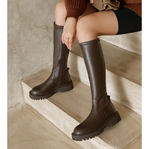 Title 5, Knee-length boots with small thick high heels, ...