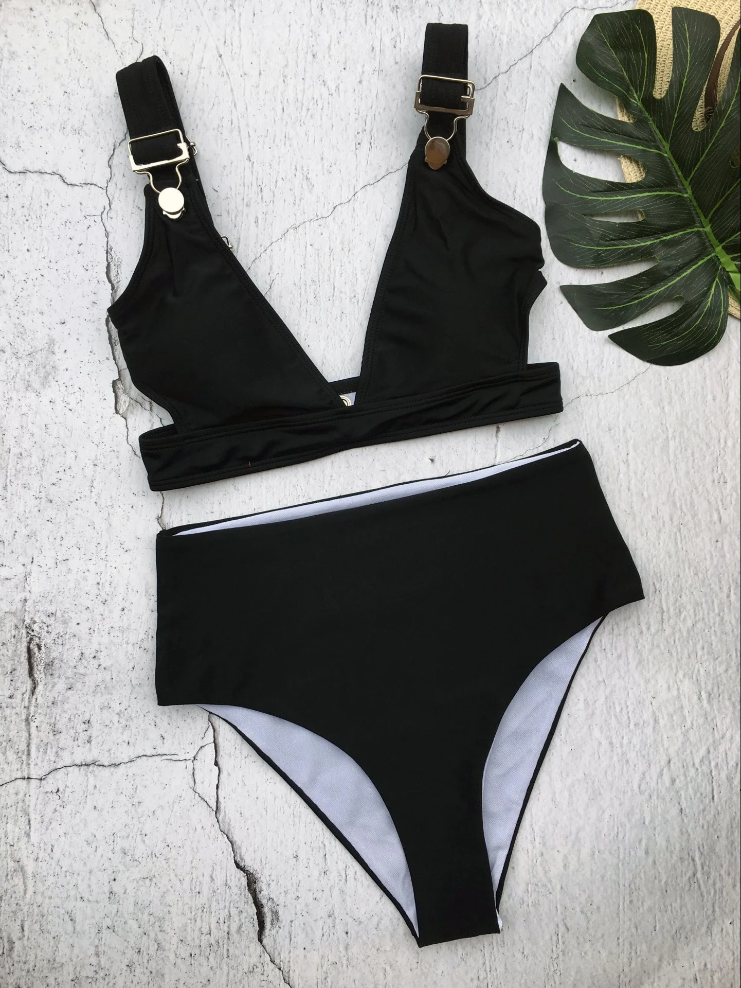 Explosive solid color sexy bikini to make a statement. Enjoy the sun and the beach with this flattering swimwear that bo — photo 4