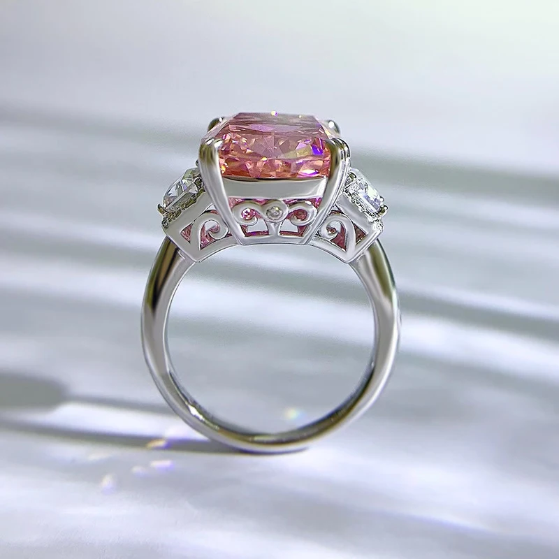 Anel de diamante de alto carbono feminino, brilho e sofisticação em cada detalhe. Ideal para presentear e celebrar momentos especiais. Encante! — foto 4