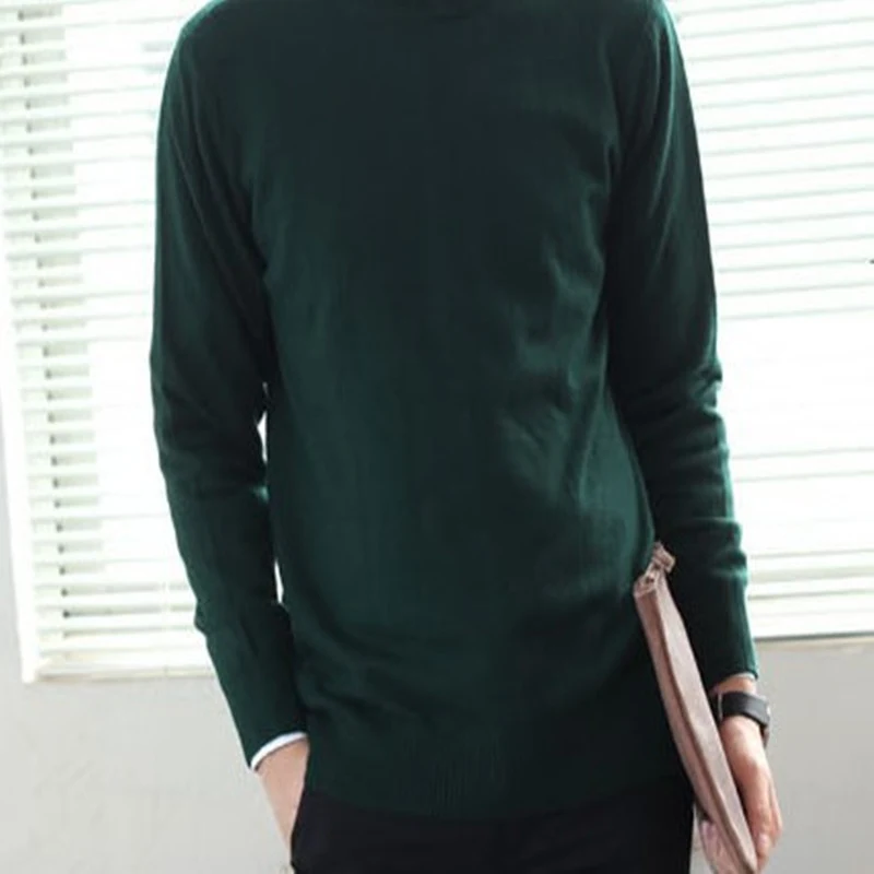 Suéter de caxemira gola redonda masculino, ideal para conforto e elegância. Perfeito para o uso diário, oferecendo maciez e um toque sofisticado. — foto 2