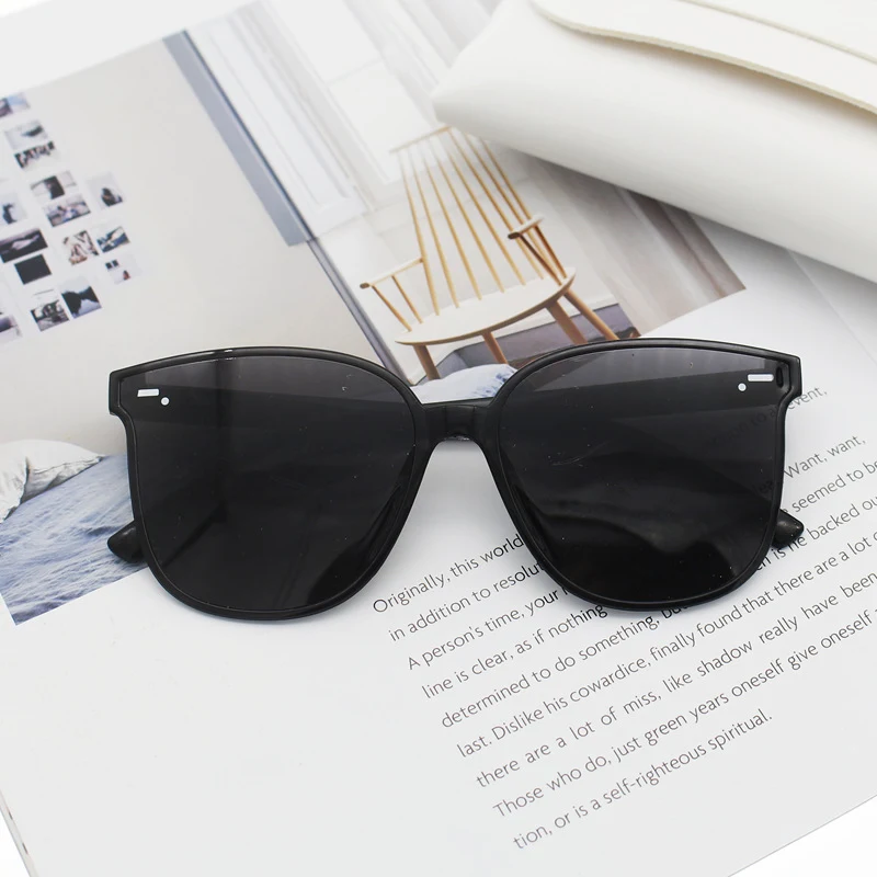 Title 4, Large Framed Black Sunglasses Fashionable UV Pr...