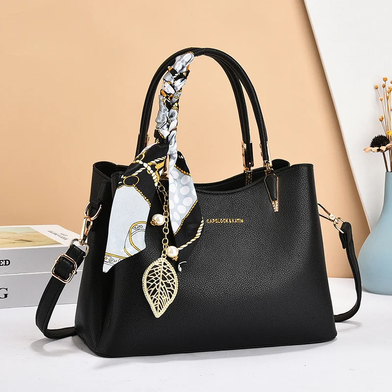 Kadın Taşınabilir Omuz Çantası Şık Moda Messenger Çantası Günlük Kullanıma Uygun Rahat ve Pratik Her Yere Kolayca Taşınabilir — Fotoğraf 10