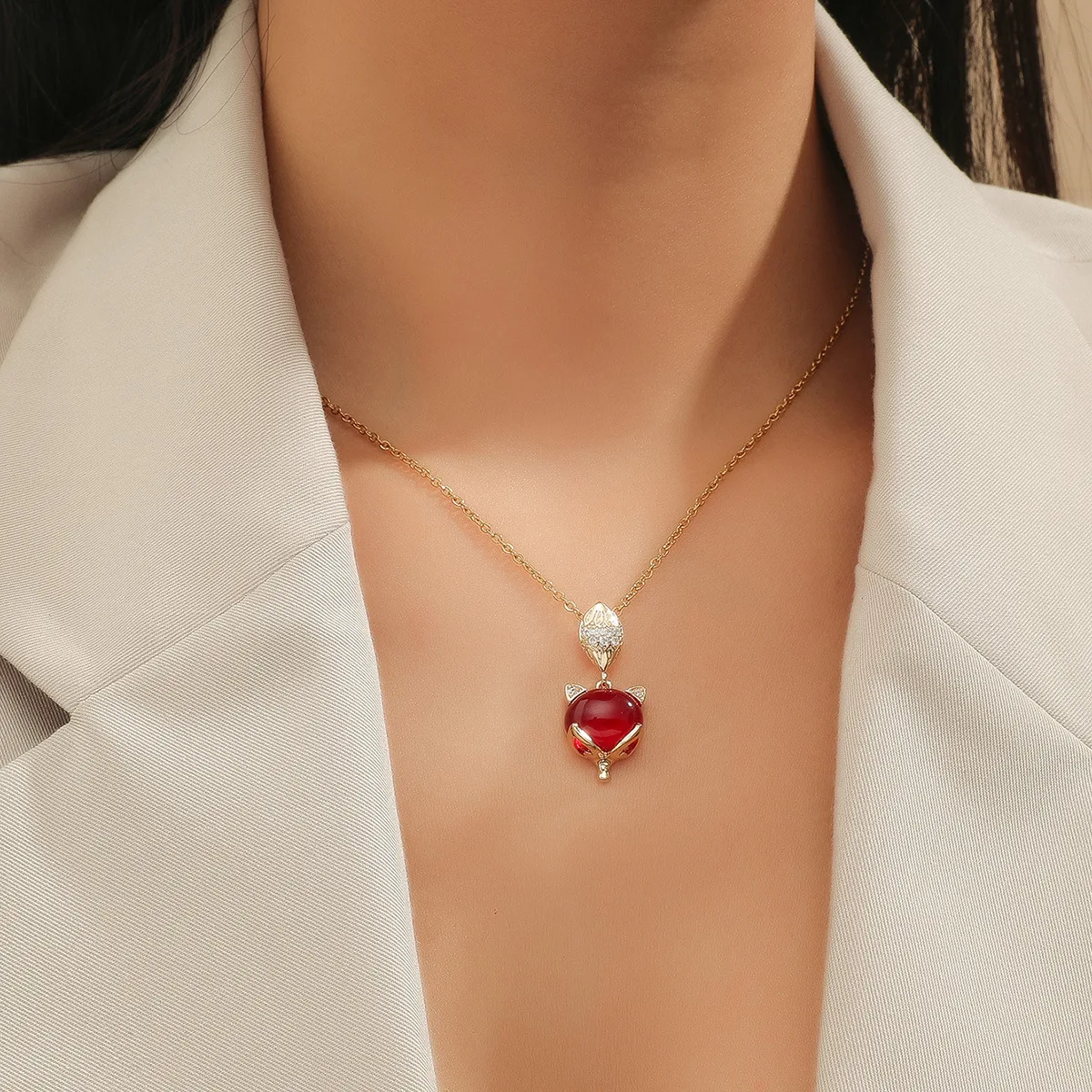 Colar pingente de pérola e cruz de flor especial para moda feminina, um acessório elegante e charmoso para mulheres. — foto 4
