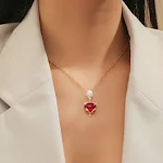 Colar pingente de pérola e cruz de flor especial para moda feminina, um acessório elegante e charmoso para mulheres. — foto 4