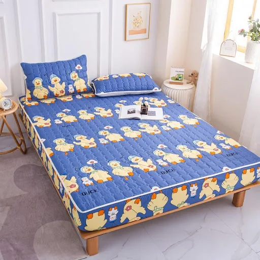 Title 12, Cotton covered anti slip cartoon bedspread. Kee...
