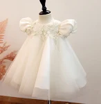 Organiseer een verkleedmodeshow met de Host The Birthday Dress. Creëer een onvergetelijke catwalk om je verjaardag met stijl en plezier te vieren! — foto 1