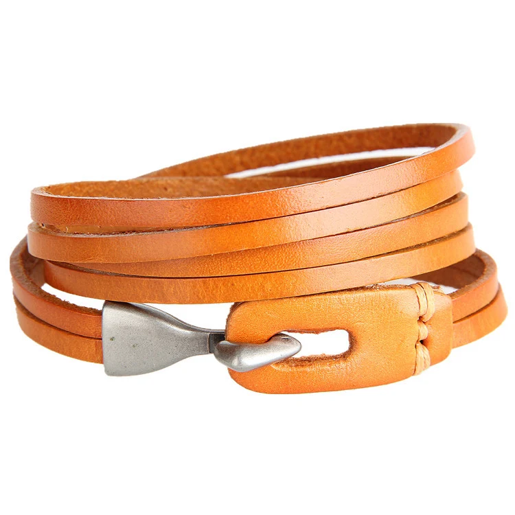 Pulseira de couro retrô enrolada com 3 anéis, alça de mão, gancho e fivela de metal, estilo vintage para um look clássico. — foto 4