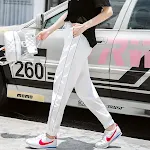 Women's White Sweatpants Comfortable and versatile everyday wear Perfect for lounging, workouts, or casual outings. Styl — photo 1