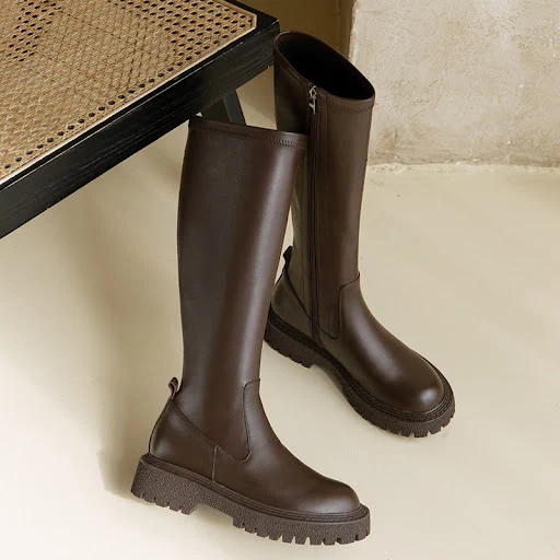 Title 2, Knee-length boots with small thick high heels, ...