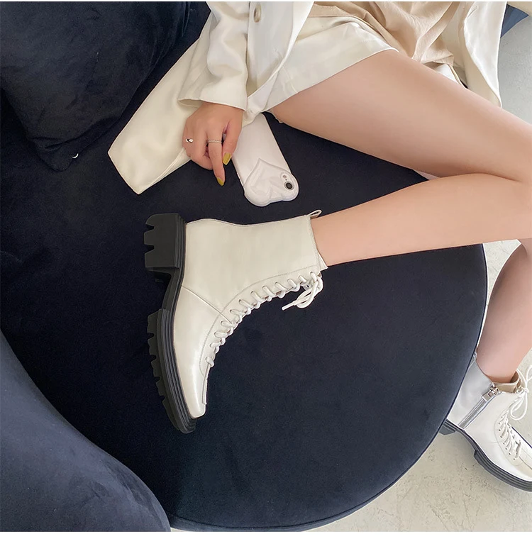 Botas Curtas Femininas Estilo Retro Francês com Solado Grosso, proporcionando conforto e um visual elegante para diversas ocasiões, do dia a dia à noite. — foto 4