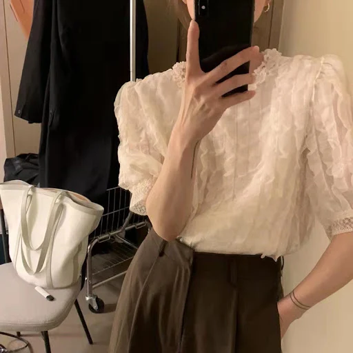 Title 2, Womens Sweet Lace Round Neck Short Sleeve Shirt