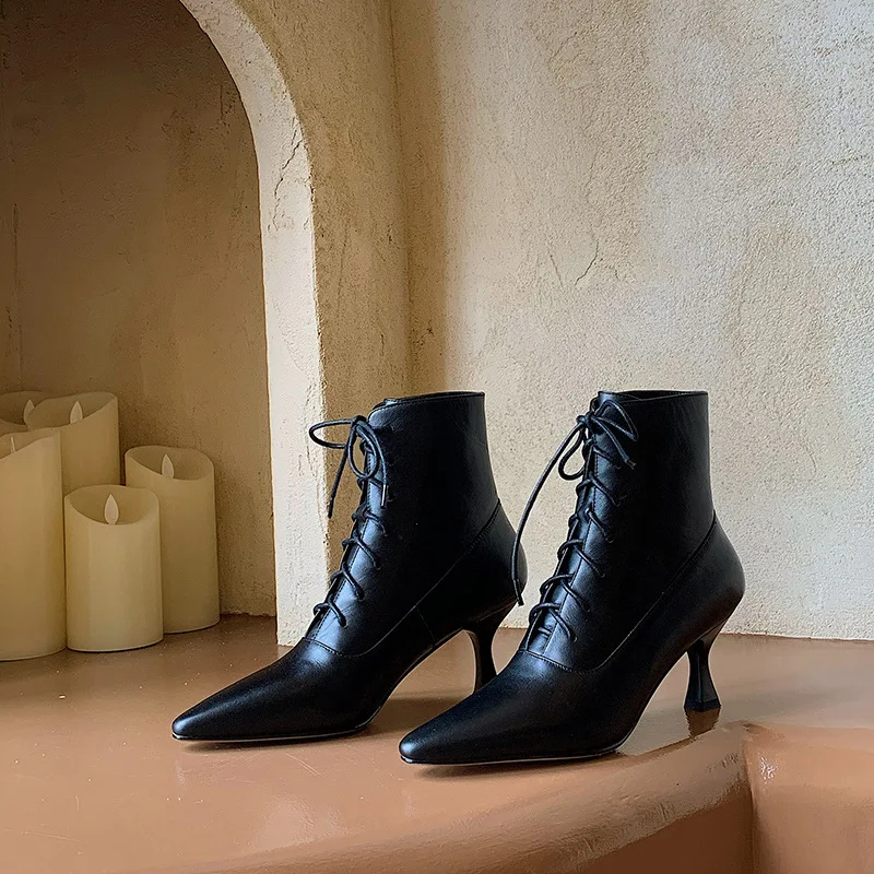 Sapatos de salto alto pontudos em couro bovino para mulheres. Sofisticação e elegância para realçar seu estilo e desfrutar de conforto duradouro. — foto 27