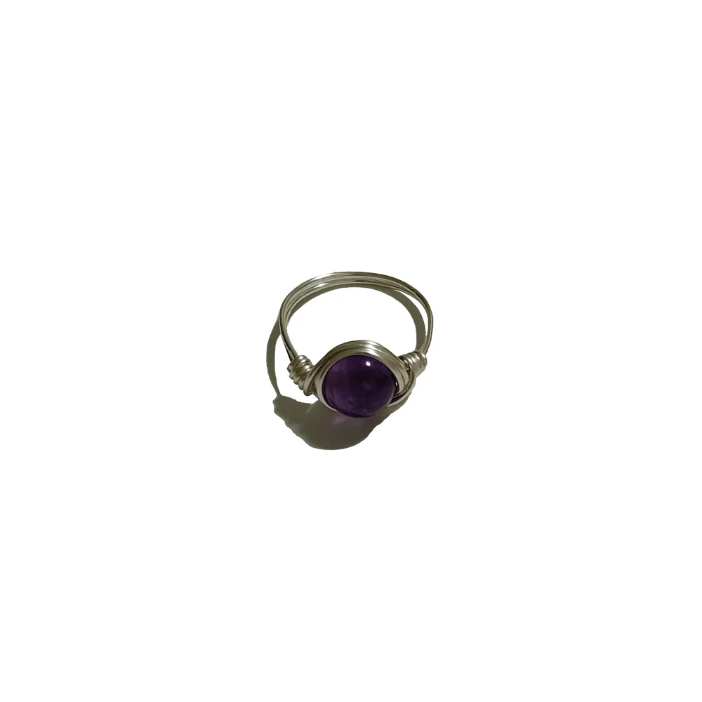 Anel de ágata ametista fashion simples e natural. Design elegante e moderno. Joia delicada para mulheres que buscam sofisticação e beleza natural. — foto 5