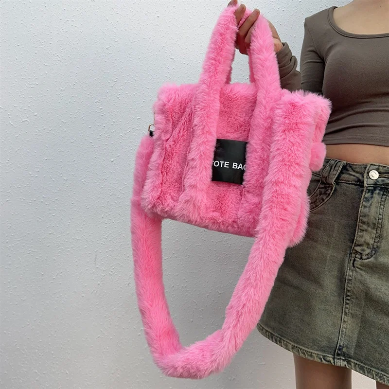 Title 3, Damska torba crossbody z imitacji futra królika...