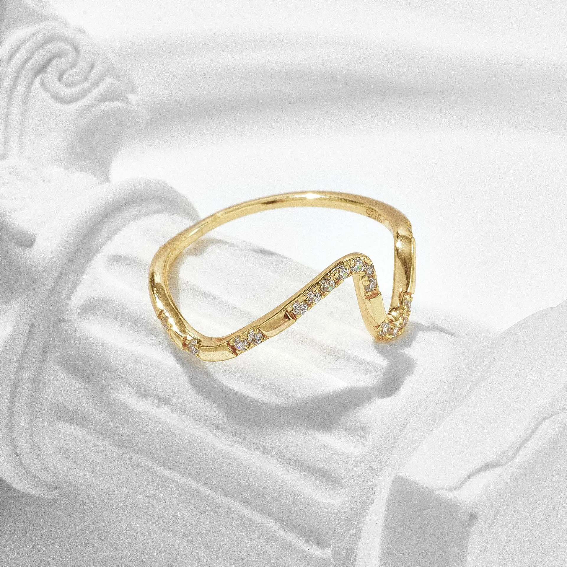 Title 4, Anillo de línea geométrica simple para mujer El...