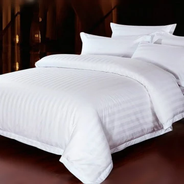 Vieriteiliges Hotelbettwäsche-Set für erholsamen Schlafkomfort. Bietet luxuriöse Qualität und sorgt für zufriedene Hotelgäste. — foto 1
