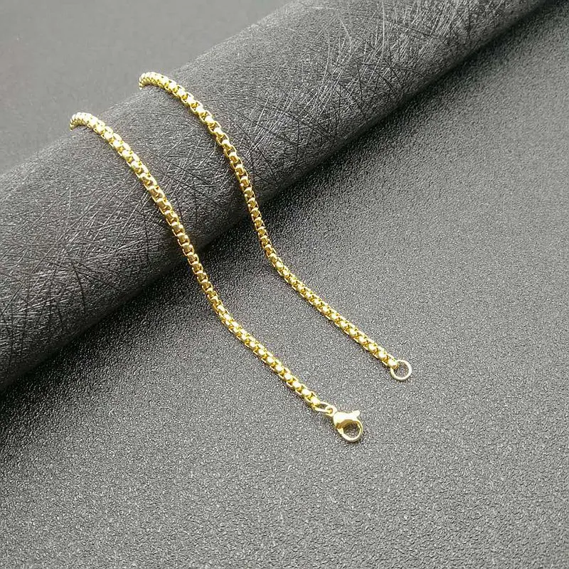 Colar Pingente Cabeça de Leopardo Aço Titânio. Design audacioso e durável, ideal para quem busca um acessório sofisticado e marcante. — foto 3