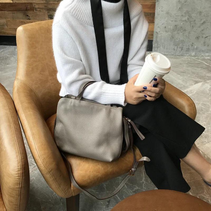 Bolsa feminina de mensageiro estilo europeu e americano, couro bovino retrô 655, bolsa de ombro ideal para o dia a dia. — foto 2