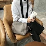 Bolsa feminina de mensageiro estilo europeu e americano, couro bovino retrô 655, bolsa de ombro ideal para o dia a dia. — foto 2