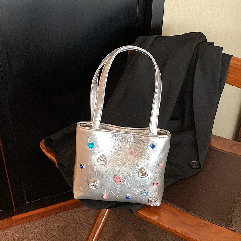Borsa a mano da donna portatile con strass e texture di nicchia. Elegante e compatta, perfetta per ogni occasione, aggiungendo un tocco di lusso al tuo look. — foto 4