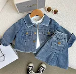 Conjunto de jaqueta jeans azul retrô com lapelas e saia plissada para meninas. Manga longa, perfeito para um visual charmoso e confortável. — foto 5
