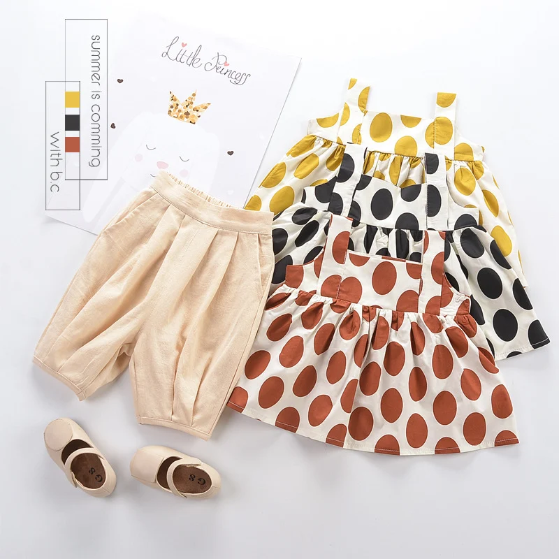 Kinderpakje met polkadot top en broek in Koreaanse stijl. Perfect voor kinderen. Modern design, comfortabel en modieus voor speciale gelegenheden of dagelijks gebruik. — foto 2
