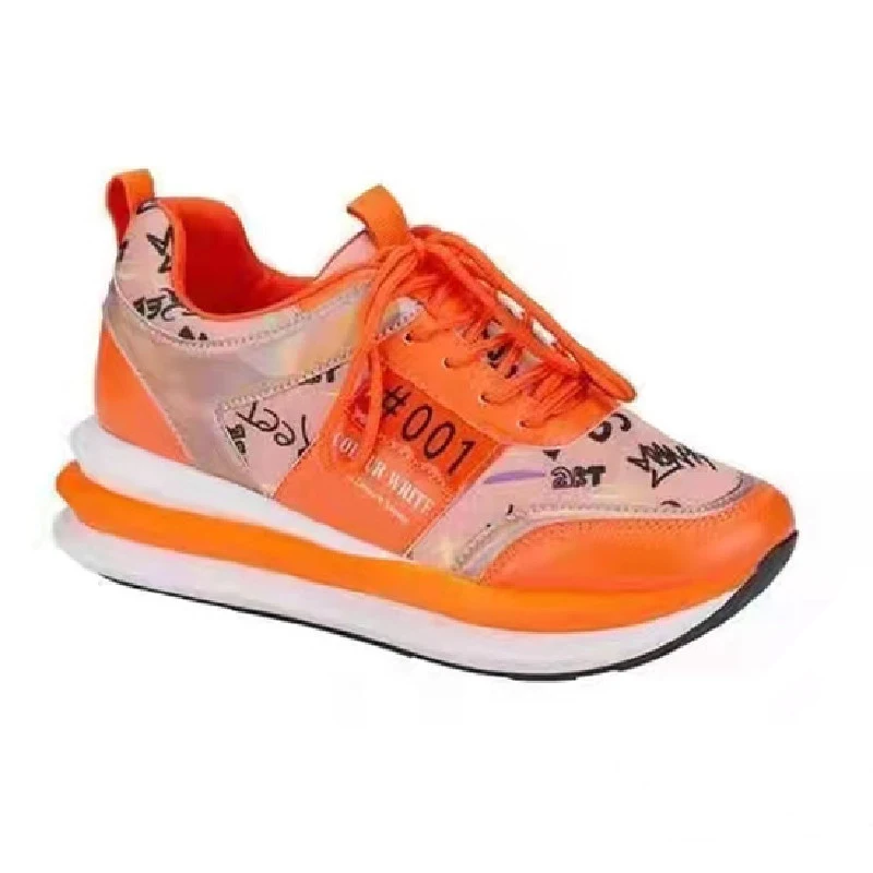 Schnürschuhe mit runder Spitze, flachem Absatz und großer Süßigkeitenfarbe. Bequeme und stilvolle Schuhe für jeden Tag! — foto 1