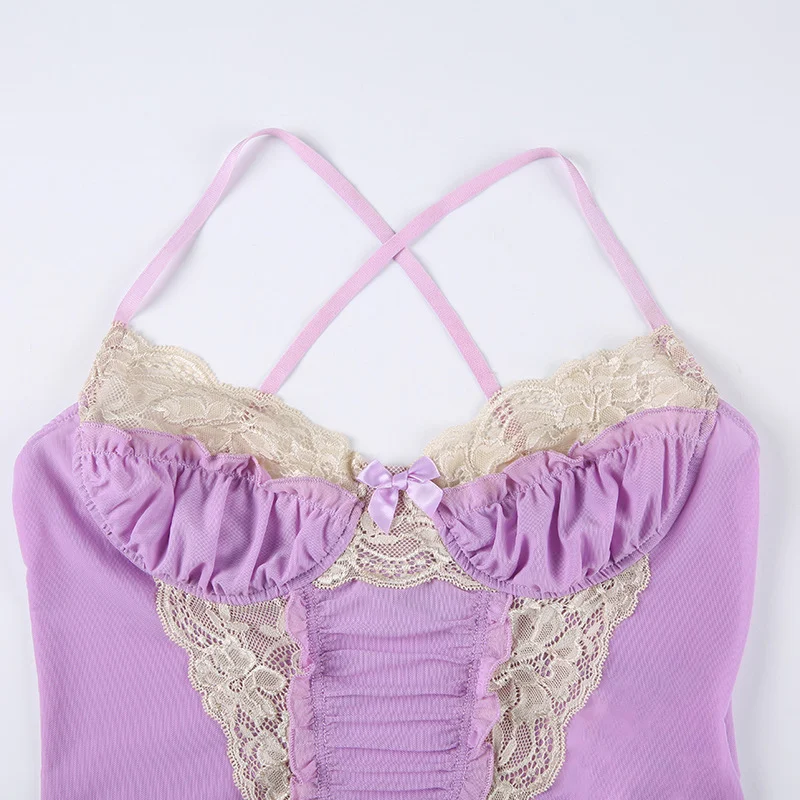 Camisete feminina de malha com contraste de cores, ideal para um visual moderno. Desfrute do conforto e estilo desta peça versátil. — foto 7